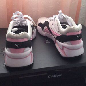 Women Puma Nova 90's Sz 9